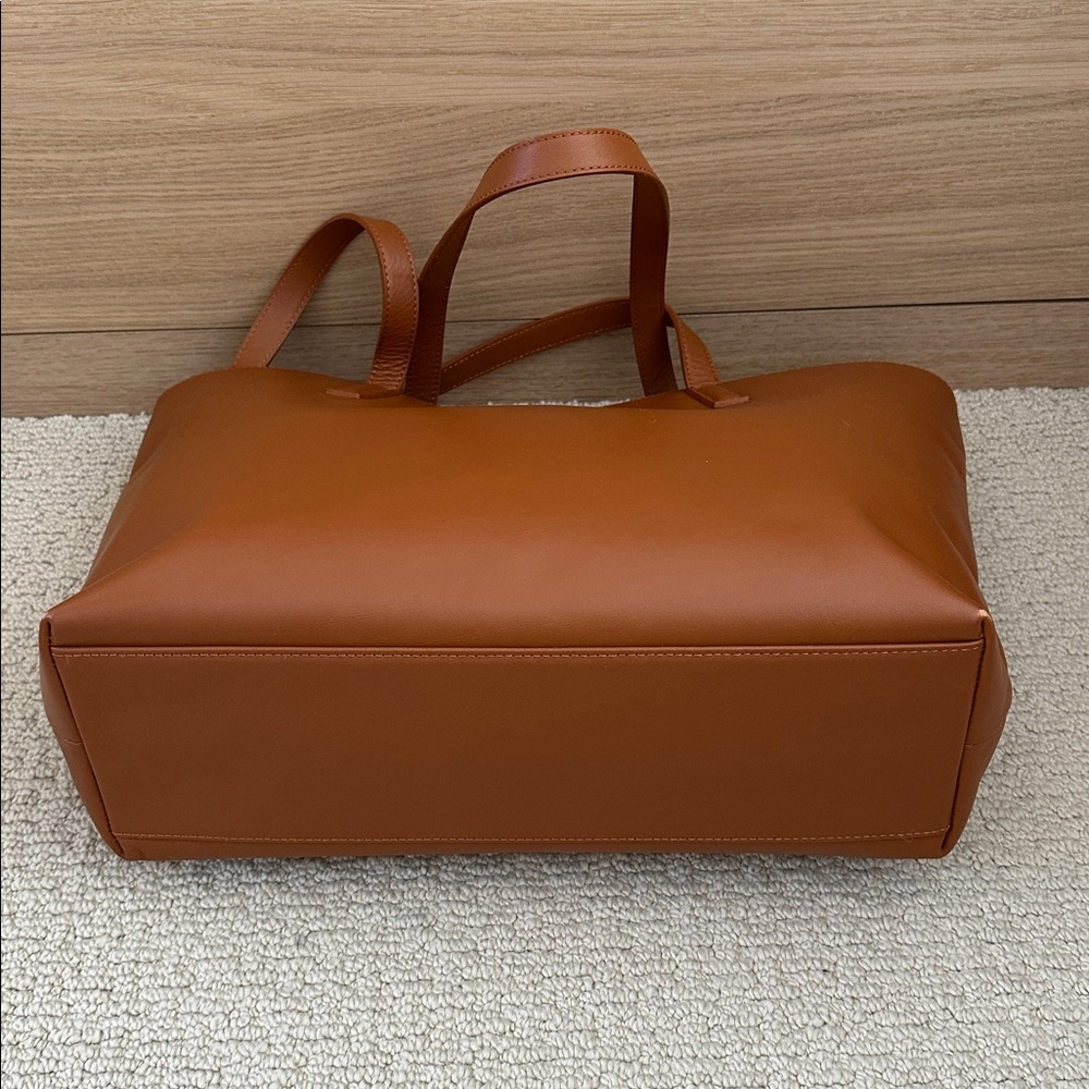 Quinn’s classic Italian leather tote, cognac, EUC - Picture 3 of 3